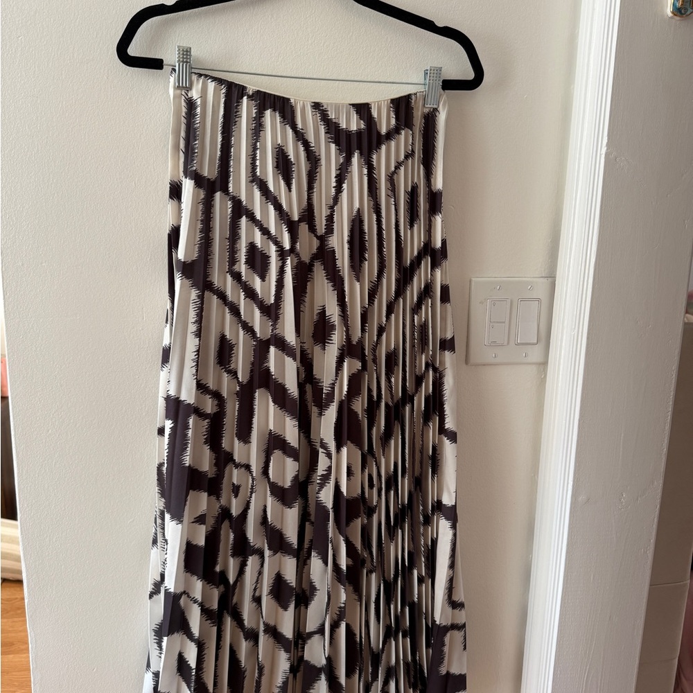 Tahari Black & Cream Pleated Abstract Maxi Skirt